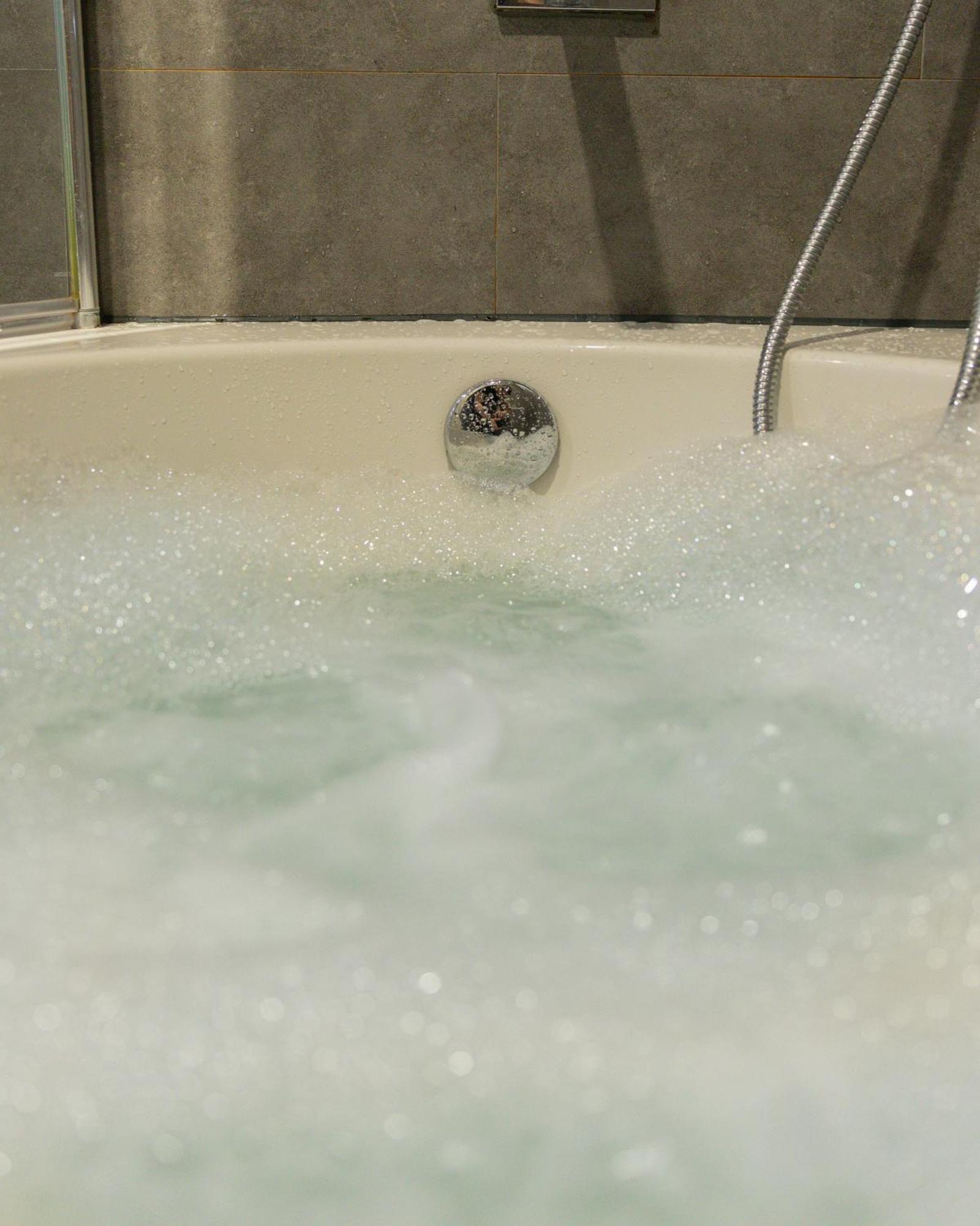 Jucuzzi Bath. Japanese Toilet. Belfast City Centre. מראה חיצוני תמונה