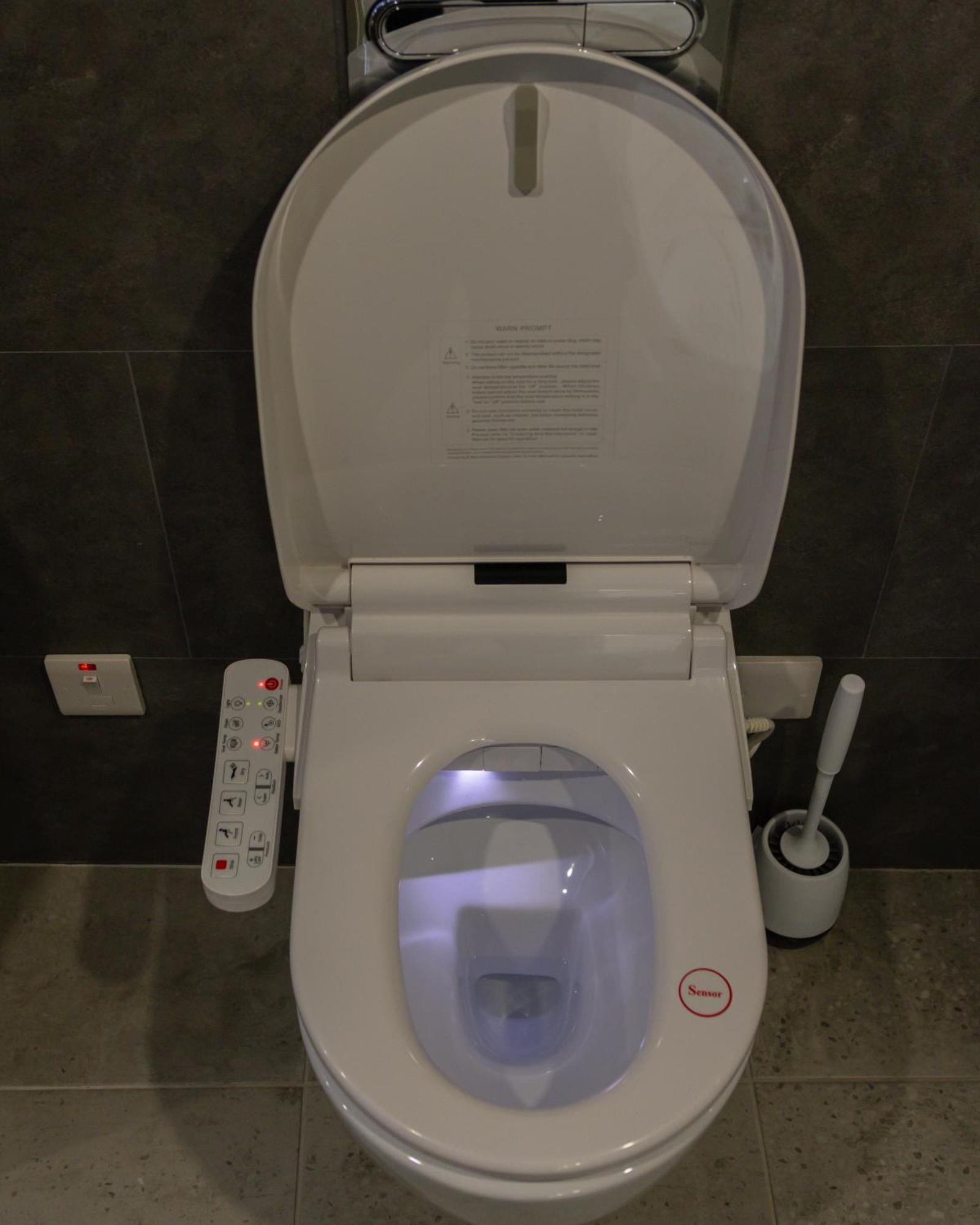 Jucuzzi Bath. Japanese Toilet. Belfast City Centre. מראה חיצוני תמונה