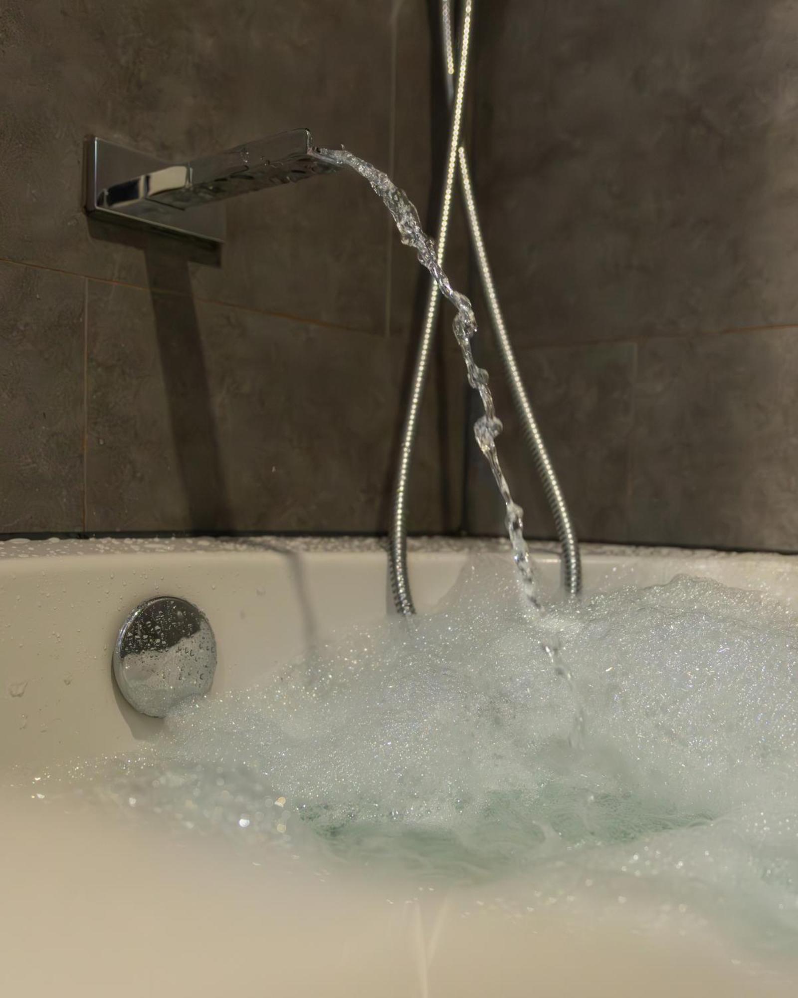 Jucuzzi Bath. Japanese Toilet. Belfast City Centre. מראה חיצוני תמונה